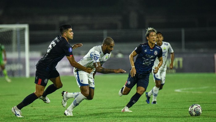 Pertandingan Persib vs Arema.