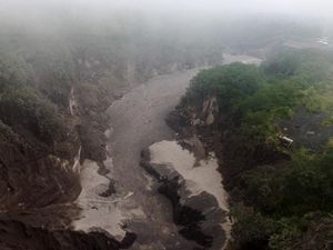 Potret Awan Panas Merapi yang Meluncur Sejauh 5 Kilometer