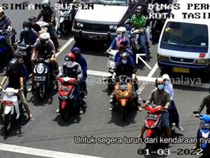 Viral Pelajar Berjamaah Tak Pakai Helm, Ada yang Bermotor Pelat Merah
