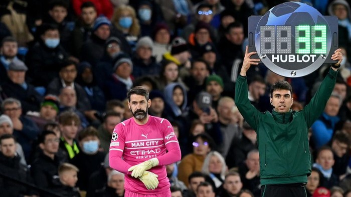Scott Carson MANCHESTER, ENGLAND - MARCH 09: Scott Carson of Manchester City is substituted on to replace team mate Ederson during the UEFA Champions League Round Of Sixteen Leg Two match between Manchester City and Sporting CP at City of Manchester Stadium on March 09, 2022 in Manchester, England. (Photo by Shaun Botterill/Getty Images)