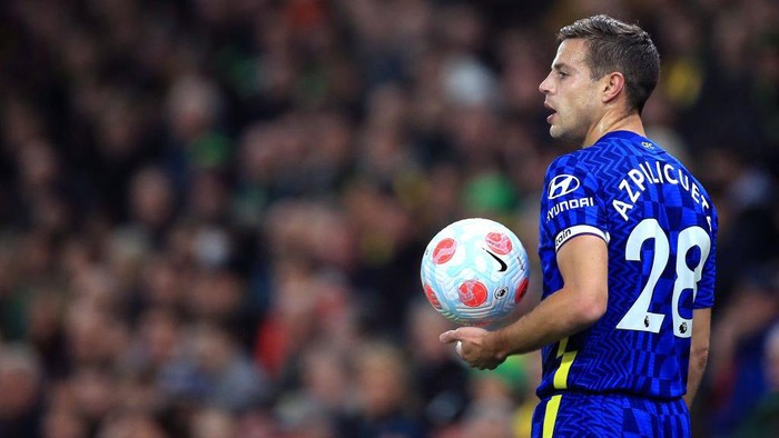 NORWICH, ENGLAND - MARCH 10: Cesar Azpilicueta of Chelsea during the Premier League match between Norwich City and Chelsea at Carrow Road on March 10, 2022 in Norwich, England. (Photo by Stephen Pond/Getty Images)
