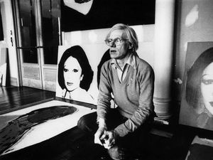 Andy Warhol dalam Jepretan Masa Lampau Andy Warhol dalam Jepretan Masa Lampau