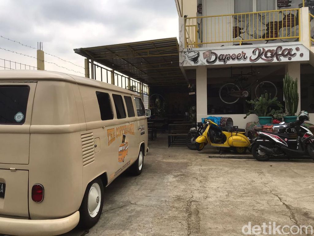 Asyik Buat Nongkrong, Kafe di Sukabumi Ini Punya Koleksi Mobil Klasik