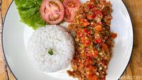 Bintaro Rasa Bali! Di Resto Ini Ada Ayam Sambal Matah hingga Kopi Pala Enak
