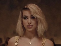 Penampilan Dua Lipa yang Tak Dikenali, Ubah Warna Rambut