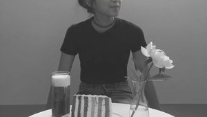 Foto Jadul Dita Karang saat Makan Kue Ini Cantik Banget