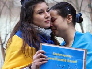 Gadis-gadis Cantik Ini Kecam Invasi Rusia ke Ukraina