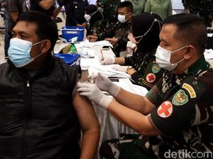 Gelar Vaksinasi Booster, Gedung Juang Sukabumi Diserbu Warga