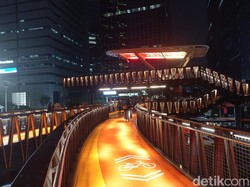 Keluarga Bersyukur Nama Nakes COVID Gugur Diabadikan di JPO Pinisi Sudirman