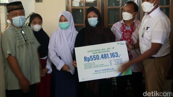 Keluarga Korban Penembakan KKB Terima Santunan