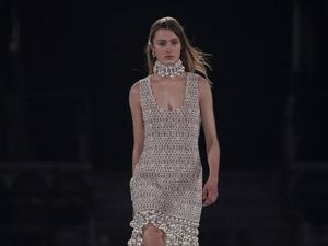 10 Koleksi Busana Streetwear Givenchy Fall/ Winter 2022 di Paris Fashion Week