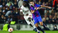 Galatasaray sempat merobek gawang Barcelona di menit ke-77 lewat Bafetimbi Gomis. Wasit kemudian menganulir gol tersebut karena berbau offside. Skor 0-0 tersaji di leg pertama.