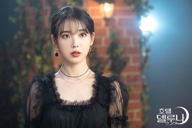 IU disebut sebagai peri donasi karena ia sudah melakukan banyak donasi dengan jumlah yang besar, baik atas namanya maupun atas nama fandomnya