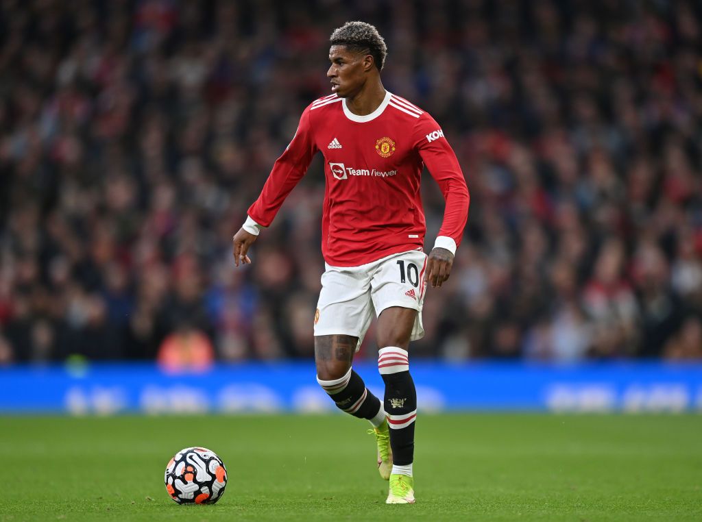 MANCHESTER, ENGLAND - OCTOBER 24:  Marcus Rashford of Manchester United runs with the ball during the Premier League match between Manchester United and Liverpool at Old Trafford on October 24, 2021 in Manchester, England. (Photo by Shaun Botterill/Getty Images)