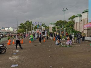 Massa Aliansi Rakyat Menggugat Bubarkan Diri, Lalin di Depan DPR Lancar