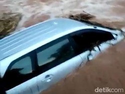 Mobil Terseret Banjir di Kerek Tuban Dievakuasi, 2 Penumpangnya Selamat