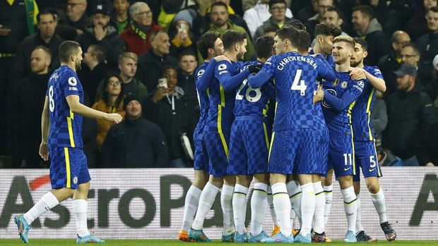 Soccer Football - Premier League - Norwich City v Chelsea - Carrow Road, Norwich, Britain - March 10, 2022 
Chelsea's Trevoh Chalobah celebrates scoring their first goal with teammates Action Images via Reuters/Andrew Boyers EDITORIAL USE ONLY. No use with unauthorized audio, video, data, fixture lists, club/league logos or 'live' services. Online in-match use limited to 75 images, no video emulation. No use in betting, games or single club	/league/player publications.  Please contact your account representative for further details.