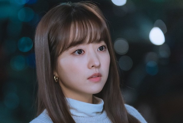 Park Bo Young juga gemar berdonasi dan telah menjadi sponsor regular di Good Neighbours untuk membantu anak perempuan dari keluarga berpenghasilan rendah