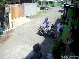 Hanya Butuh 4 Menit Maling Ini Curi Motor di Dalam Rumah Warga Probolinggo