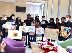 Melihat Karya Seni Pelukis Surabaya Melukis dengan Bahan Makanan