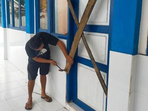 SDN Torjunan 3 Sampang Sempat Disegel Gegara Pemborong Belum Dibayar SDN Torjunan 3 Sampang Sempat Disegel Gegara Pemborong Belum Dibayar