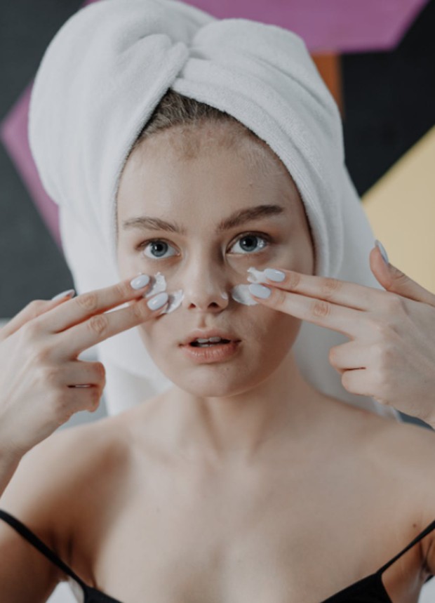 Pertimbangkan Gunakan Eye Cream