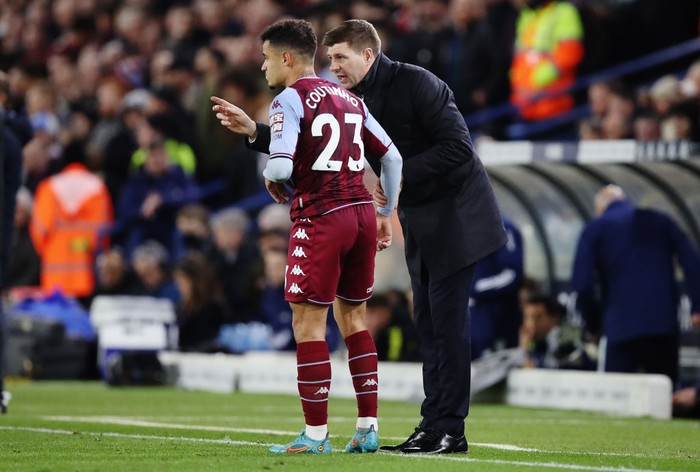 LEEDS, ENGLAND - MARCH 10: Steven Gerrard gives instructions to Philippe Coutinho of Aston Villa during the Premier League match between Leeds United and Aston Villa at Elland Road on March 10, 2022 in Leeds, England.  (Photo by George Wood/Getty Images)