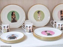 Kris Jenner Pamer Piring Mewah, Ada yang Bergambar Keluarganya