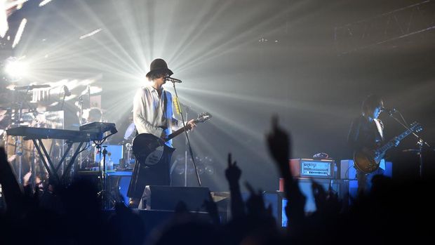 GO WITH 'JAPAN-MUSIC-ENTERTAINMENT-RADWIMPS' BY ALASTAIR HIMMER
This picture taken on November 23, 2015 shows Yojiro Noda of Japanese rock group Radwimps performing at the Yokohama Arena in Yokohama. In a Japanese music scene flooded with helium-voiced teen bands chirping about candy, fluffy bunnies and all things 
