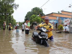 Ratusan Rumah di Jombang Banjir Setinggi 120Cm, Sebagian Warga Mengungsi