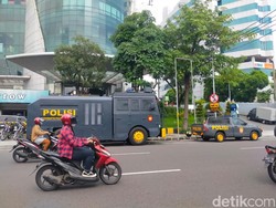 Rangkaian Foto Situasi Frontage Ahmad Yani Surabaya Jelang Demo Sopir Truk