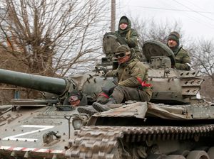 Pasukan Darat Rusia Kembali Bergerak Usai Terhenti Beberapa Hari Pasukan Darat Rusia Kembali Bergerak Usai Terhenti Beberapa Hari