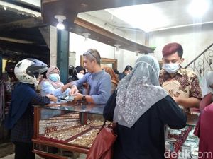 Emak-emak di Majalengka Ramai Jual Perhiasan Emas, Ada Apa?