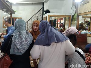 Ini Penyebab Emak-emak di Majalengka Ramai Jual Perhiasan Emas Ini Penyebab Emak-emak di Majalengka Ramai Jual Perhiasan Emas