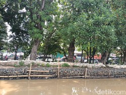 Tanggul Masih Setengah Jadi, Pertigaan Hek Sempat Tergenang Lagi