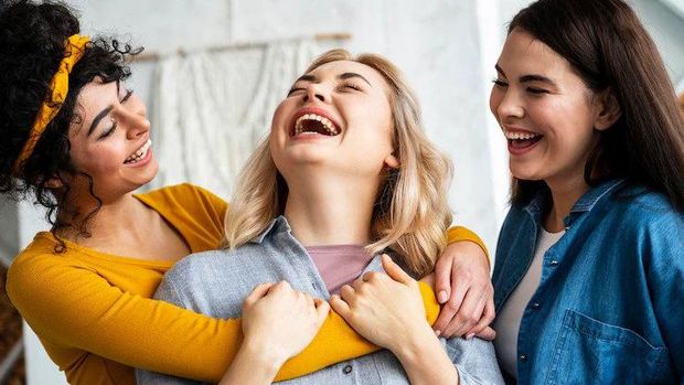 Tertawa dapat meningkatkan kecerdasan emosional/Foto: freepik