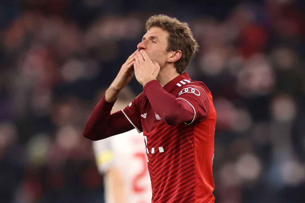 MUNICH, GERMANY - MARCH 08: Thomas Mueller of FC Bayern Muenchen celebrates after scoring their team's fifth goal during the UEFA Champions League Round Of Sixteen Leg Two match between Bayern München and FC Salzburg at Football Arena Munich on March 08, 2022 in Munich, Germany. (Photo by Alex Grimm/Getty Images)