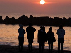 Warga Jepang Heningkan Cipta untuk Peringati 11 Tahun Bencana Gempa-Tsunami