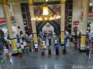 Dukung Fatwa MUI Rapatkan Saf Salat, DMI Ciamis: Tetap Pakai Masker Dukung Fatwa MUI Rapatkan Saf Salat, DMI Ciamis: Tetap Pakai Masker