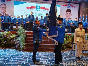 Lantik Pengurus PAN Sumut, Zulhas Minta Kader Tetap Rendah Hati