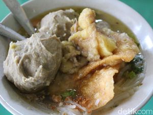 Gurih Mantap! Ini Bakso Nuklir di Jombang yang Terkenal Enak Sejak 1984