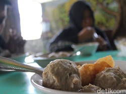 Riwayat Bakso Nuklir di Jombang yang Nikmatnya Terjaga Sejak 38 Tahun Silam