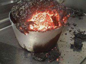 10 Aksi Masak Nyeleneh yang Bikin Geleng Kepala