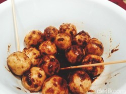 Menjajal Pedasnya Cilok Bang Ridho, Jajanan Hits Majalengka