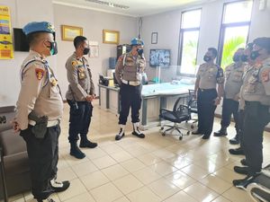 Sidak Polsek Sunda Kelapa, Propam Ingatkan Anggota Hindari Penyimpangan Sidak Polsek Sunda Kelapa, Propam Ingatkan Anggota Hindari Penyimpangan