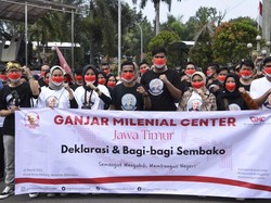 Ganjar Milenial Jatim Konvoi Becak hingga Bagi Sembako