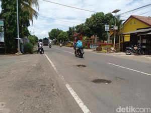 Lubang di Jalan Nasional Cijulang-Pangandaran Bahayakan Pengendara Lubang di Jalan Nasional Cijulang-Pangandaran Bahayakan Pengendara