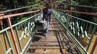 Jembatan Penghubung Jakarta-Depok Rusak