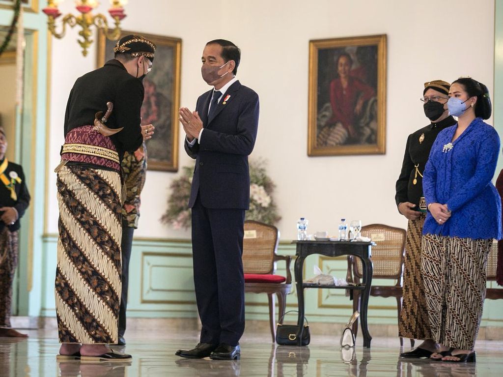 Momen Jokowi Hadiri Jumenengan Mangkunegoro X