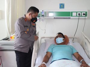 Kapolda Metro Besuk AKBP Ferikson yang Jadi Korban Demo soal Papua Kapolda Metro Besuk AKBP Ferikson yang Jadi Korban Demo soal Papua